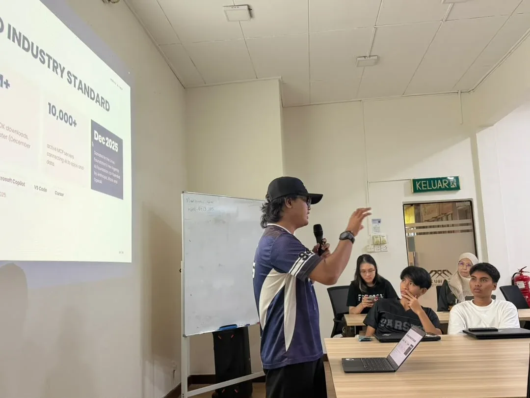 A trainer explaining how MCP became an industry standard to a seated audience